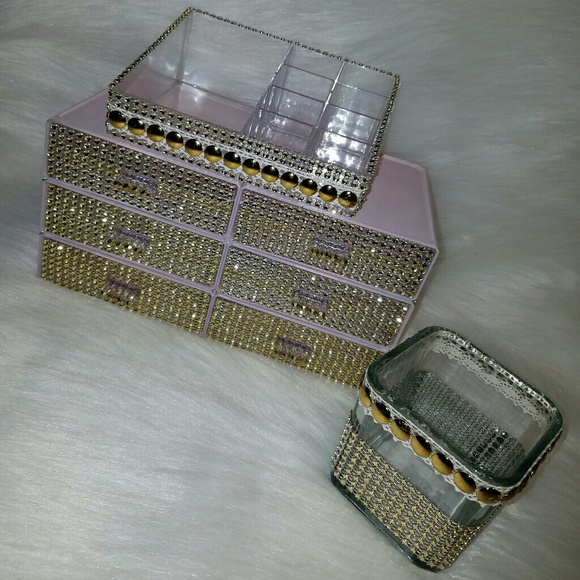 Makeup Storage - Picture 1 of 5
